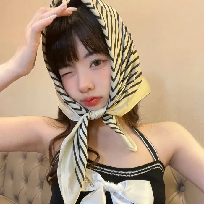 蜂妹与狗狗猫